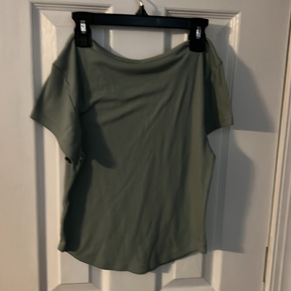 Ultralite women’s tees - Picture 2 of 4